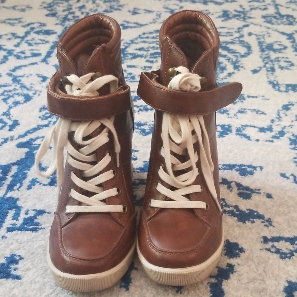 Tennis shoe heels